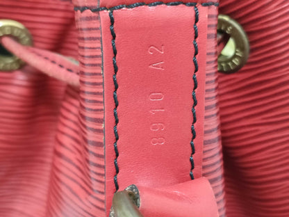 LOUIS VUITTON M5900E Epi Noe Drawstring Shoulder Bag in Castilian Red