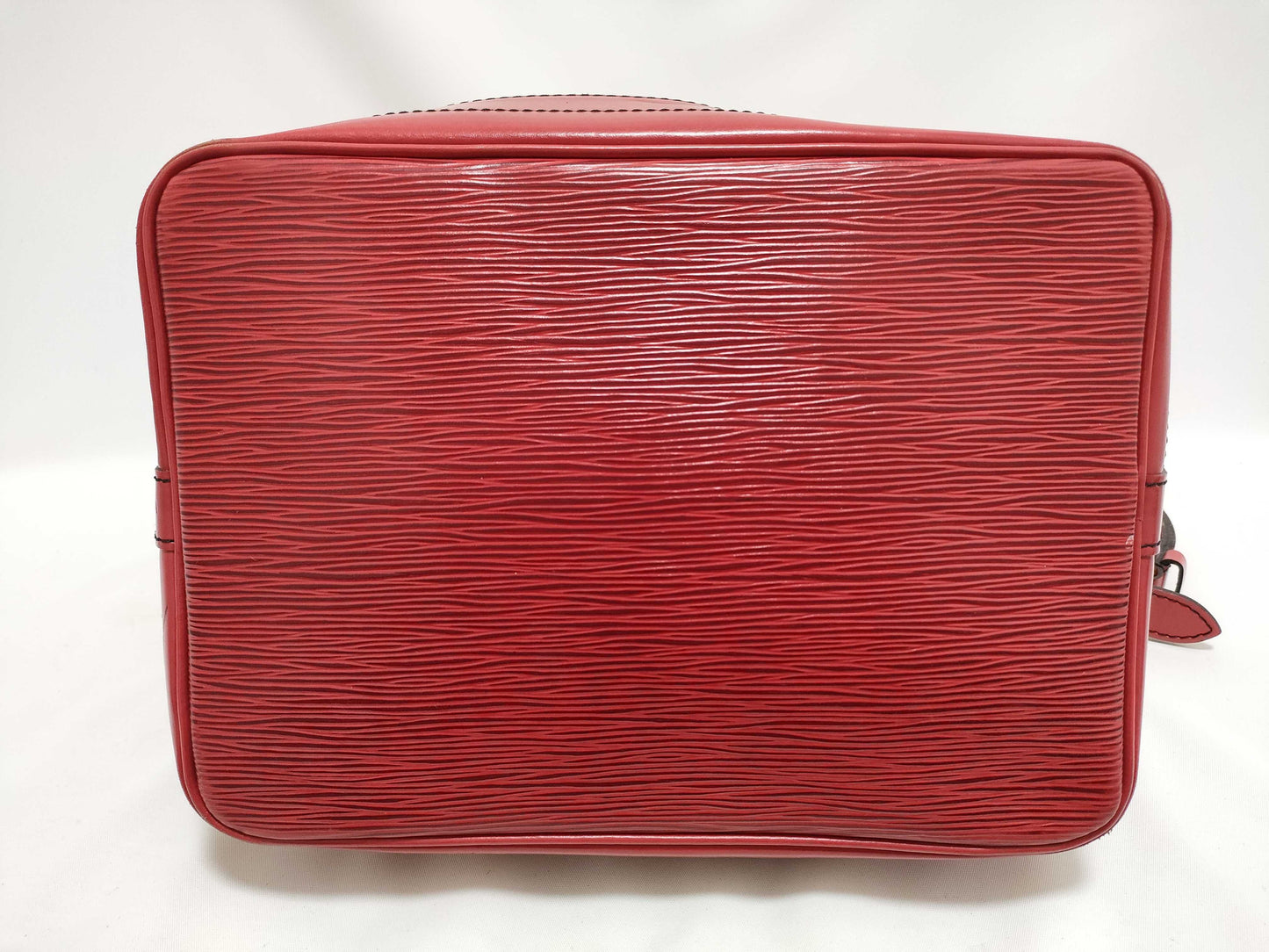 LOUIS VUITTON M5900E Epi Noe Drawstring Shoulder Bag in Castilian Red