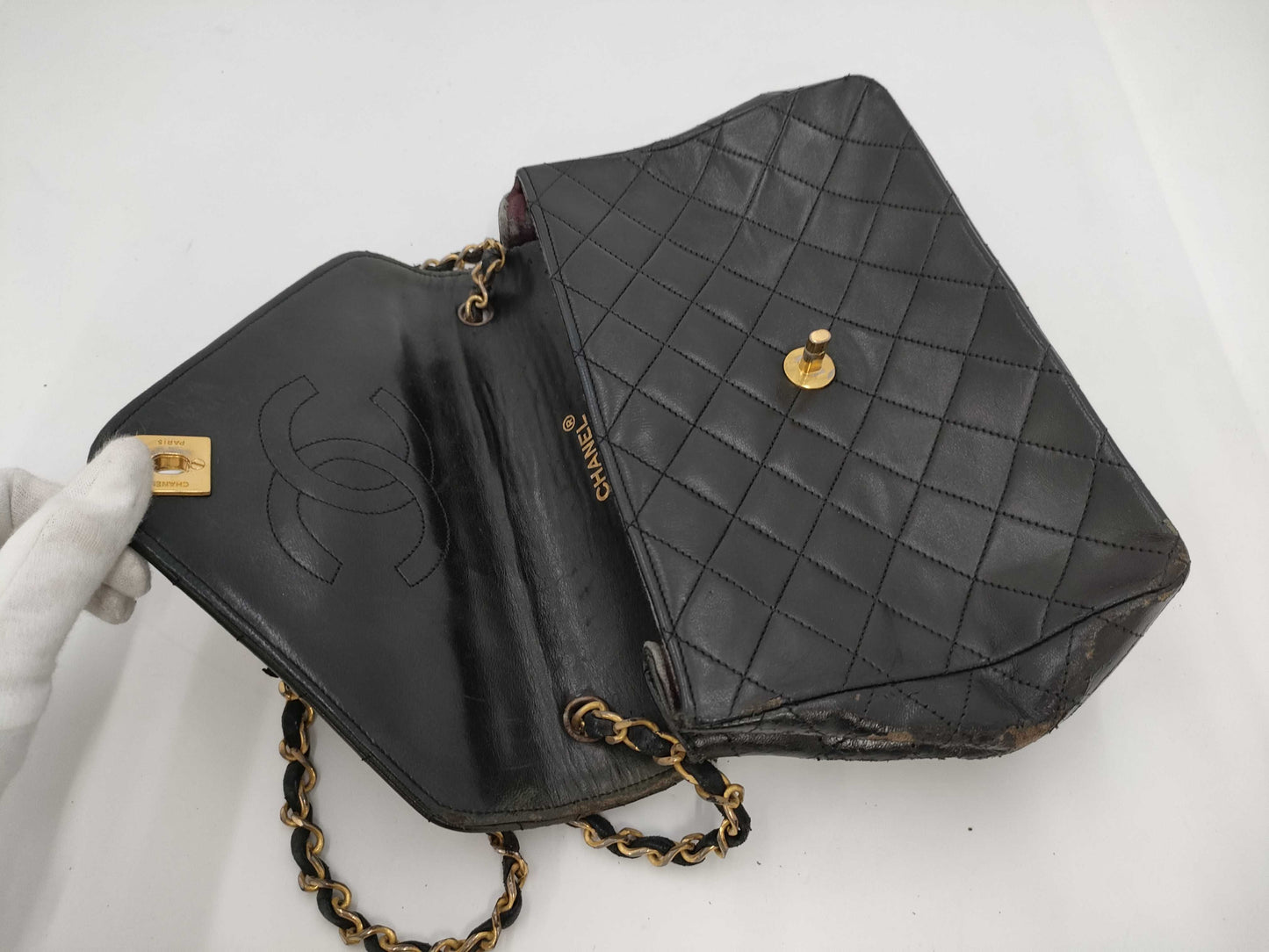 CHANEL Matelasse Turnlock Chain Shoulder Bag