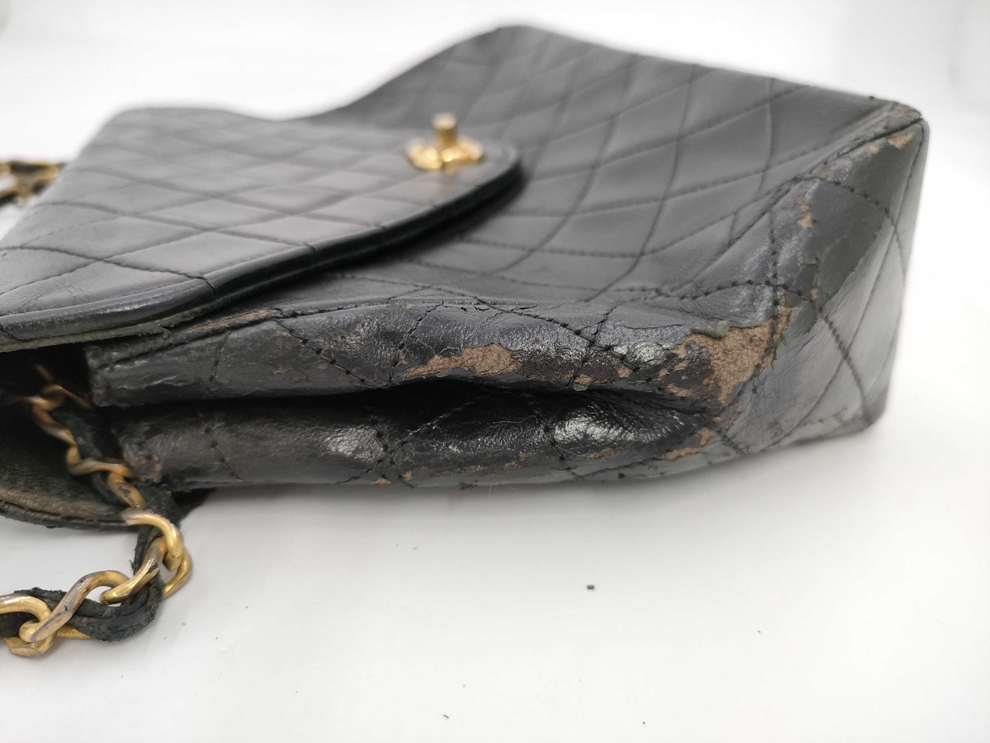 CHANEL Matelasse Turnlock Chain Shoulder Bag