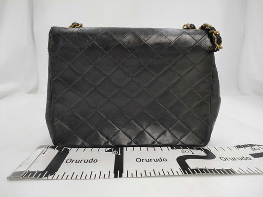 CHANEL Matelasse Turnlock Chain Shoulder Bag