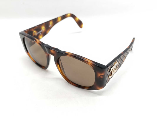 CHANEL Matelasse Coco Mark Tortoiseshell Sunglasses with Case