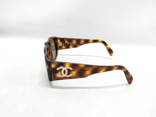 CHANEL Matelasse Coco Mark Tortoiseshell Sunglasses with Case