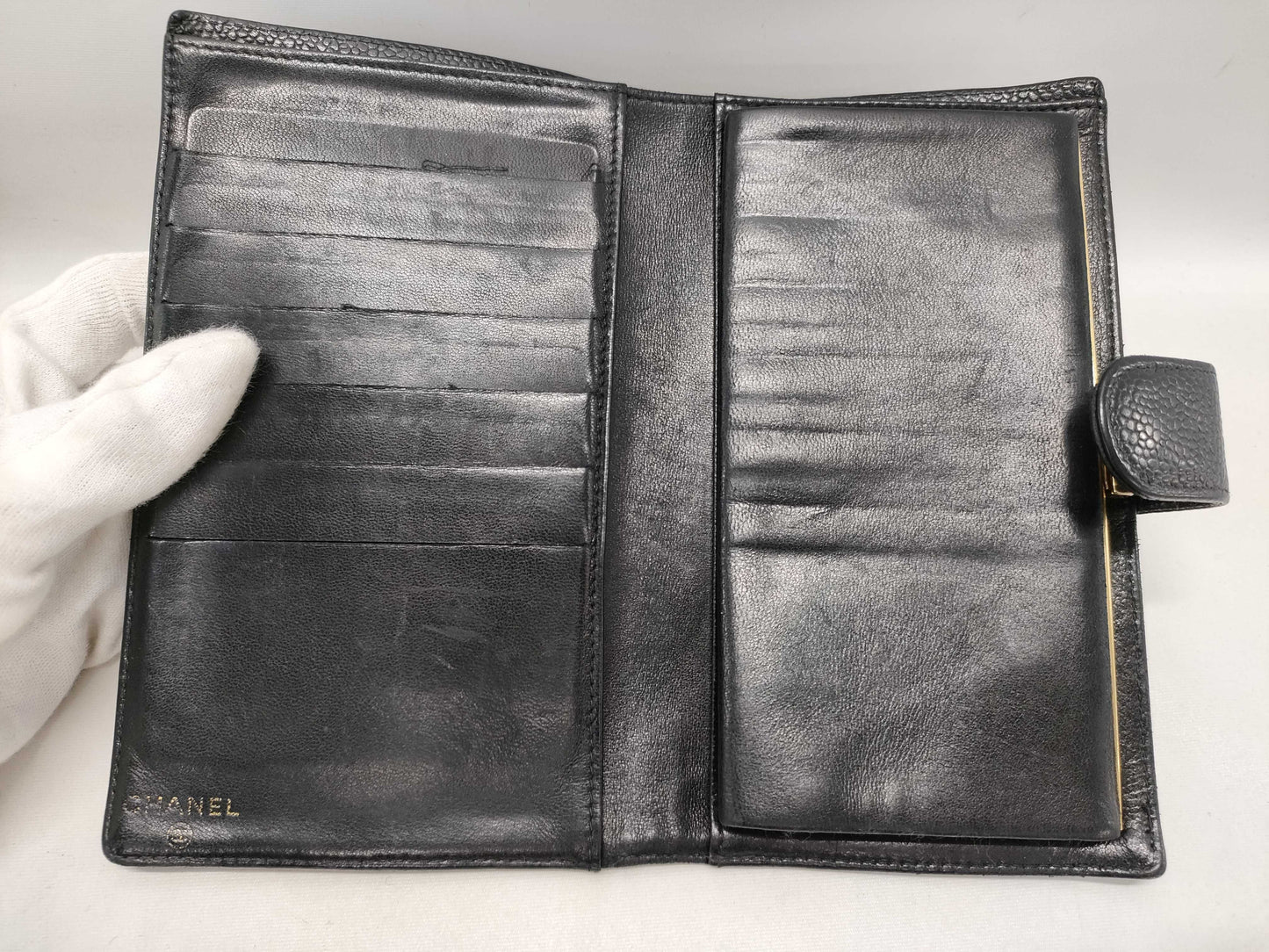 CHANEL Caviar Skin Wallet