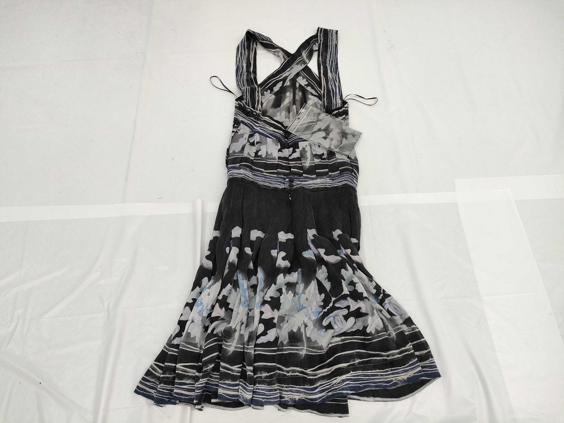 CHANEL Vintage Dress 06P P28235 100% Silk Camellia Button Size 36 Dress