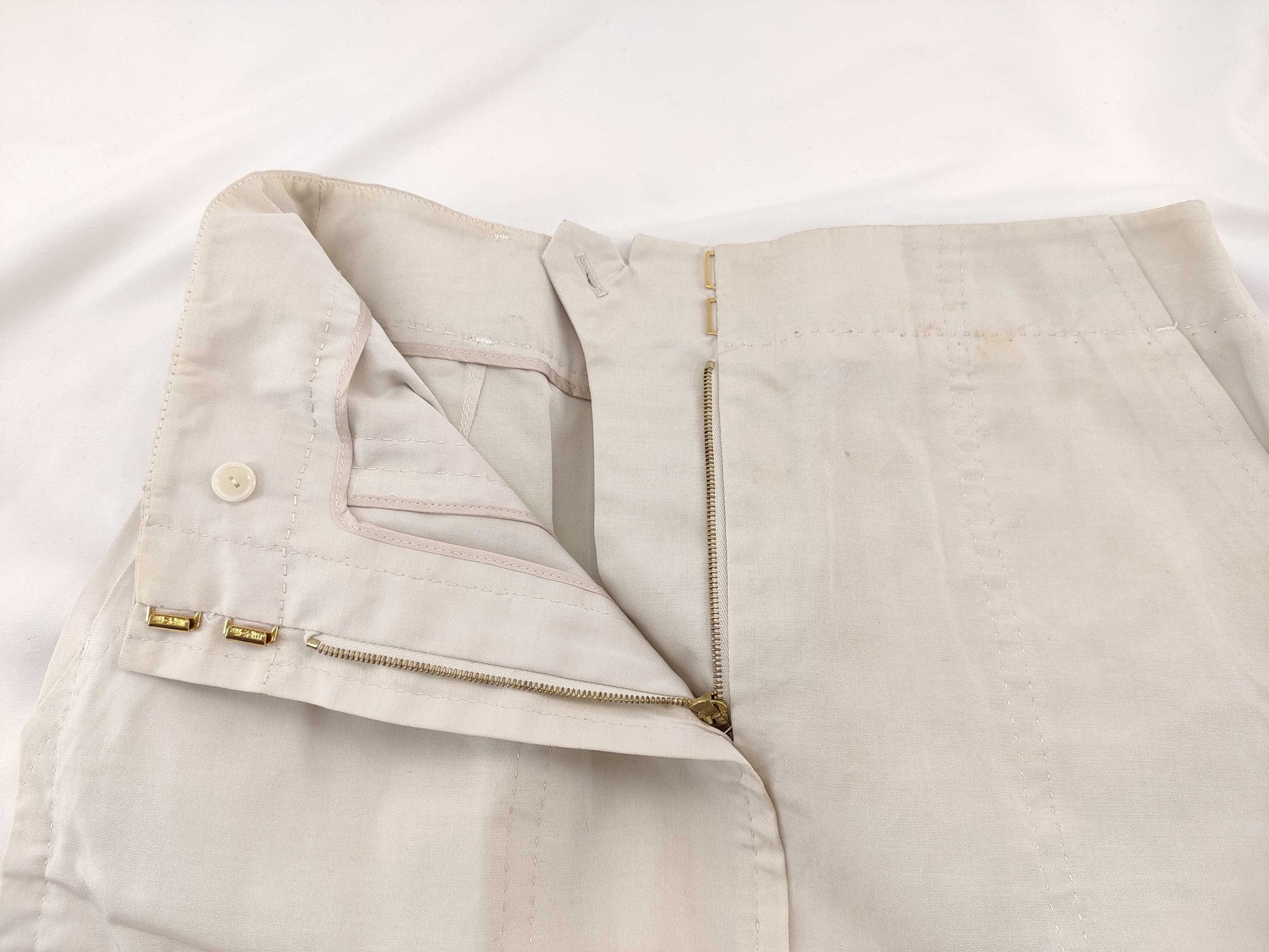 LOUIS VUITTON LOUIS VUITTON Louis Vuitton Stitch Pocket Skirt Size 36 Skirt