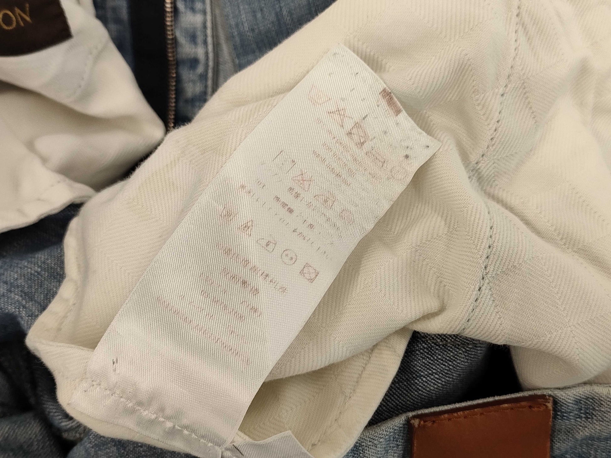 LOUIS VUITTON LOUIS VUITTON Louis Vuitton Buckle Denim Jeans, Size 38, Pants