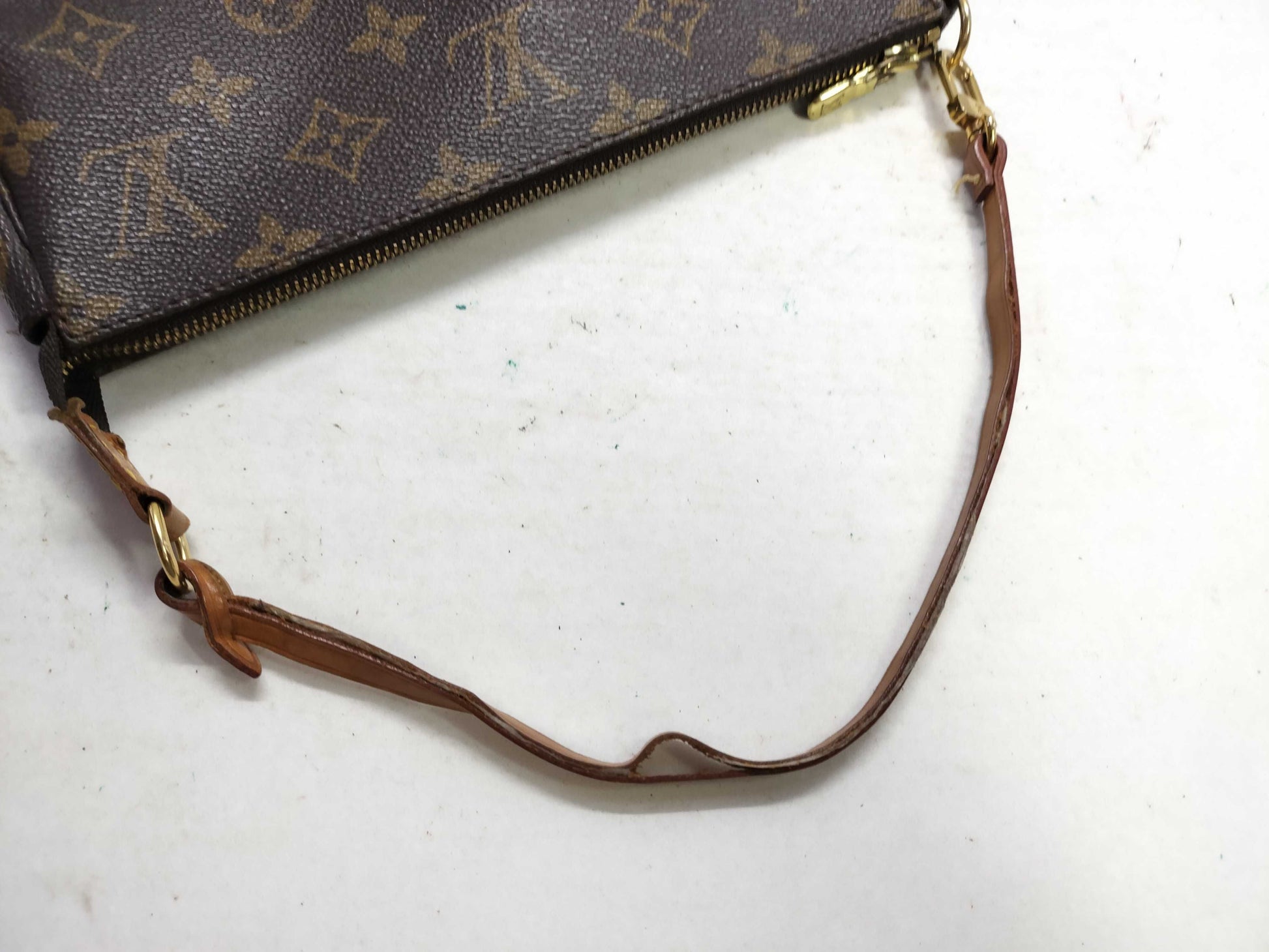 LOUIS VUITTON Monogram LV Pouch x 1 Pouch
