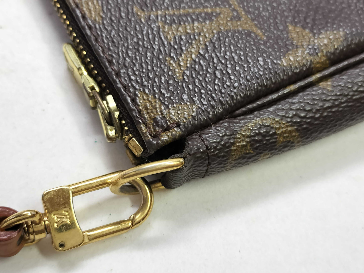 LOUIS VUITTON Monogram LV Pouch x 1 Pouch