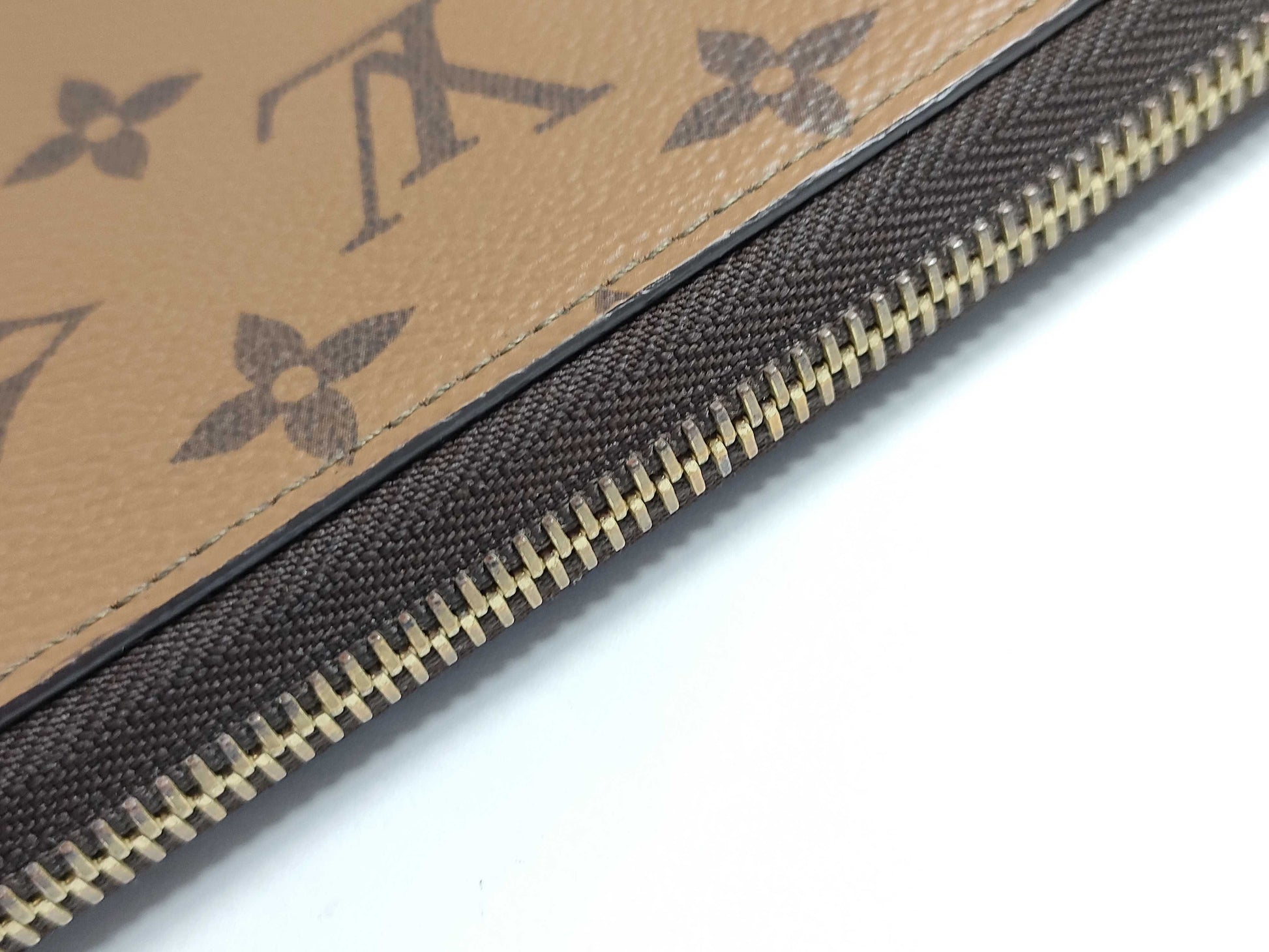 LOUIS VUITTON M82444 Louis Vuitton Monogram Reverse Zippy Wallet with IC Tag and G Hardware