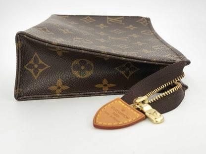 LOUIS VUITTON Louis Vuitton Monogram Pouch Pouch