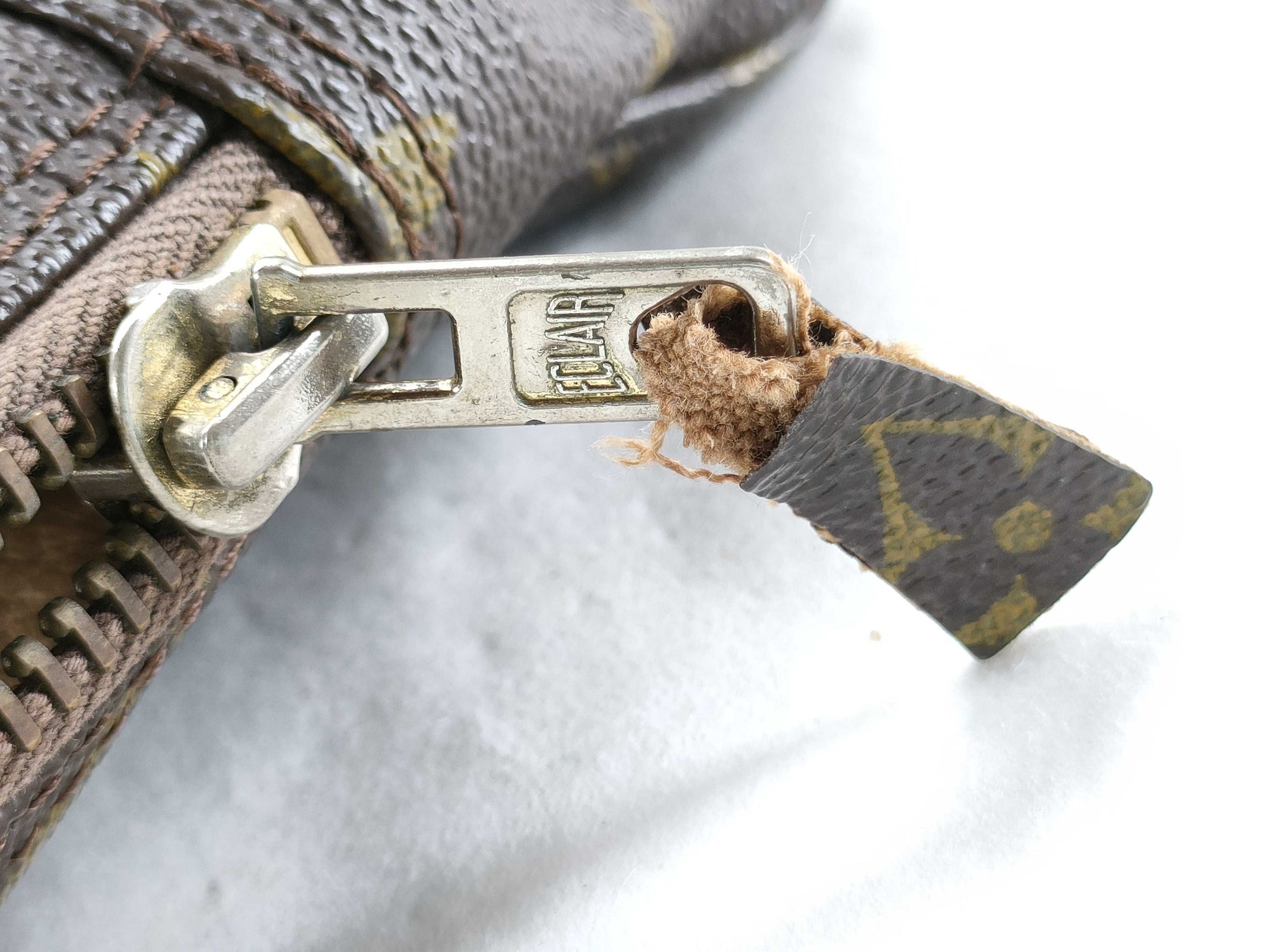 LOUIS VUITTON Monogram LOUIS VUITTON Bag Pouch