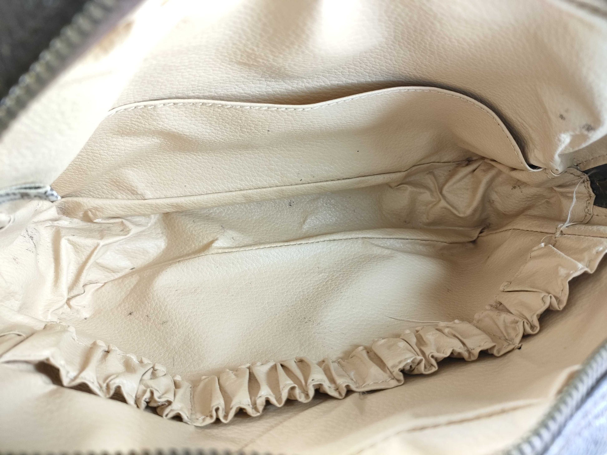LOUIS VUITTON Monogram LOUIS VUITTON Bag Pouch