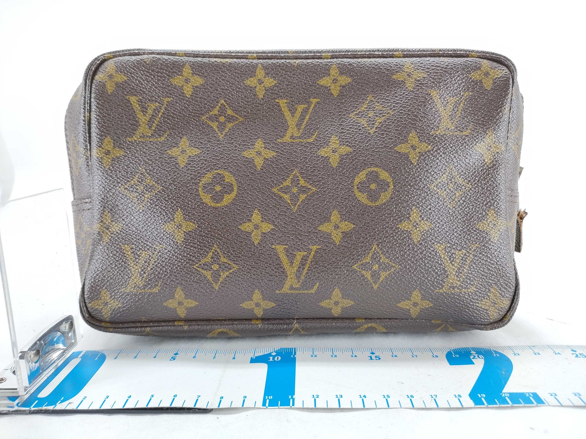 LOUIS VUITTON Monogram LOUIS VUITTON Bag Pouch