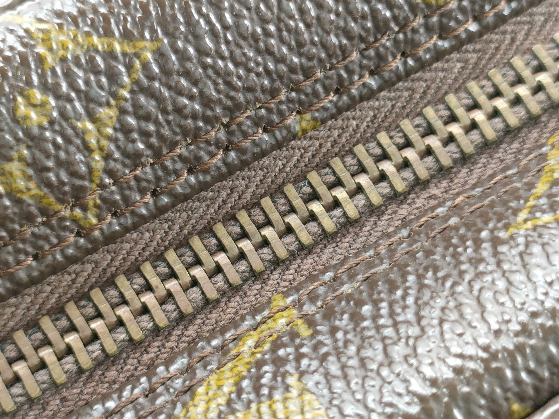 LOUIS VUITTON Monogram LOUIS VUITTON Bag Pouch