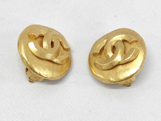 CHANEL CHANEL Coco Mark Round Gold Earrings