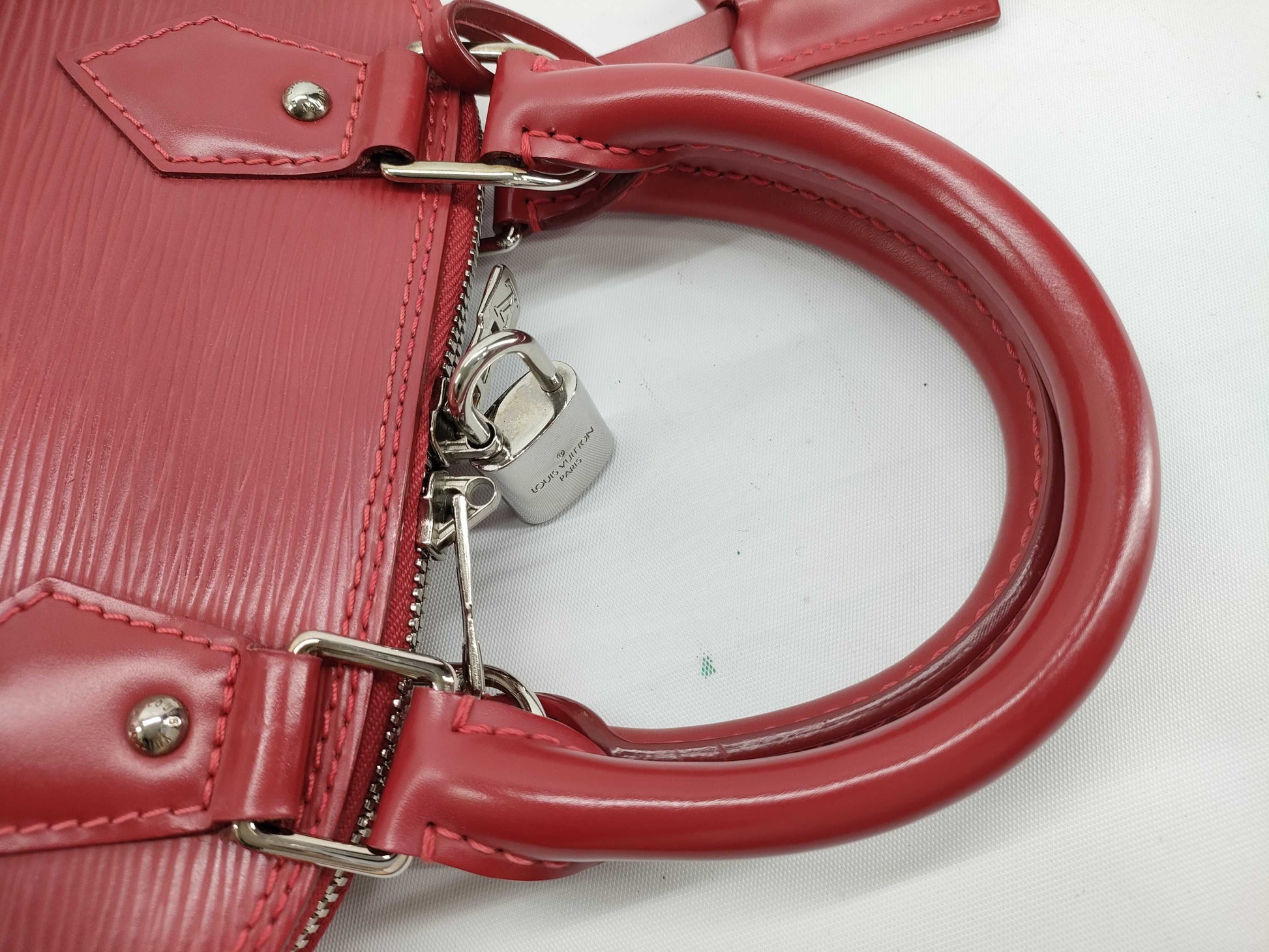 LOUIS VUITTON M40850 Epi Alma BB Epi Carmine M40850 Handbag