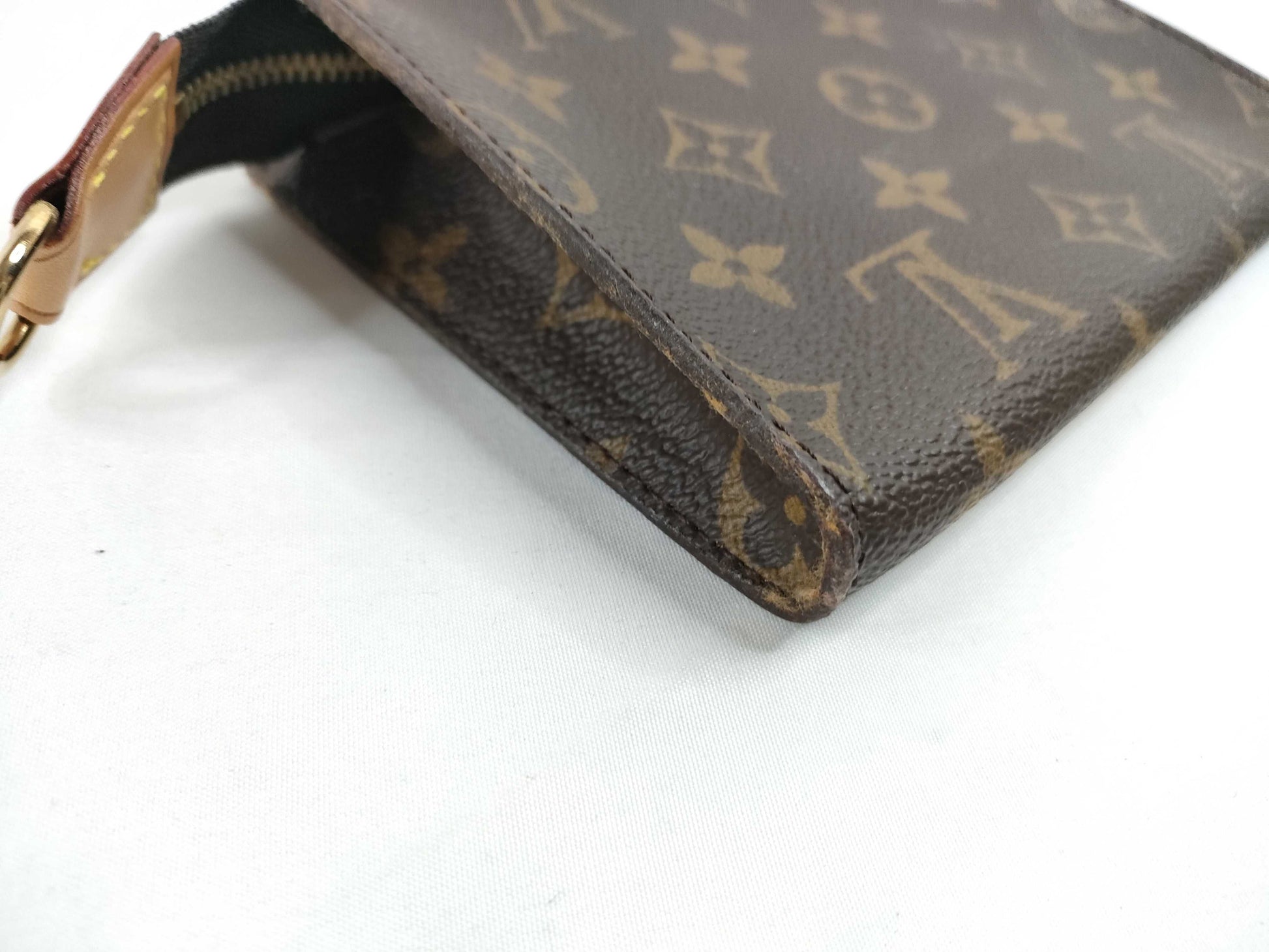 LOUIS VUITTON M47546 Monogram Louis Vuitton Monogram Pouch