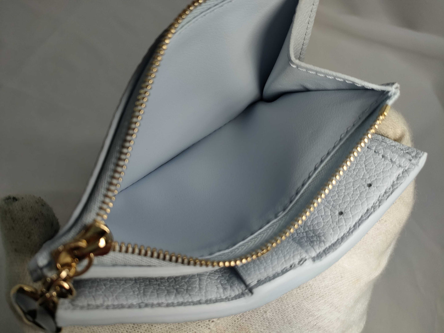 LOUIS VUITTON Brand new, unused Louis Vuitton Portefeuille Lisa in Azure Blue, Vivienne, with limited edition stamping, box, dust bag, wallet