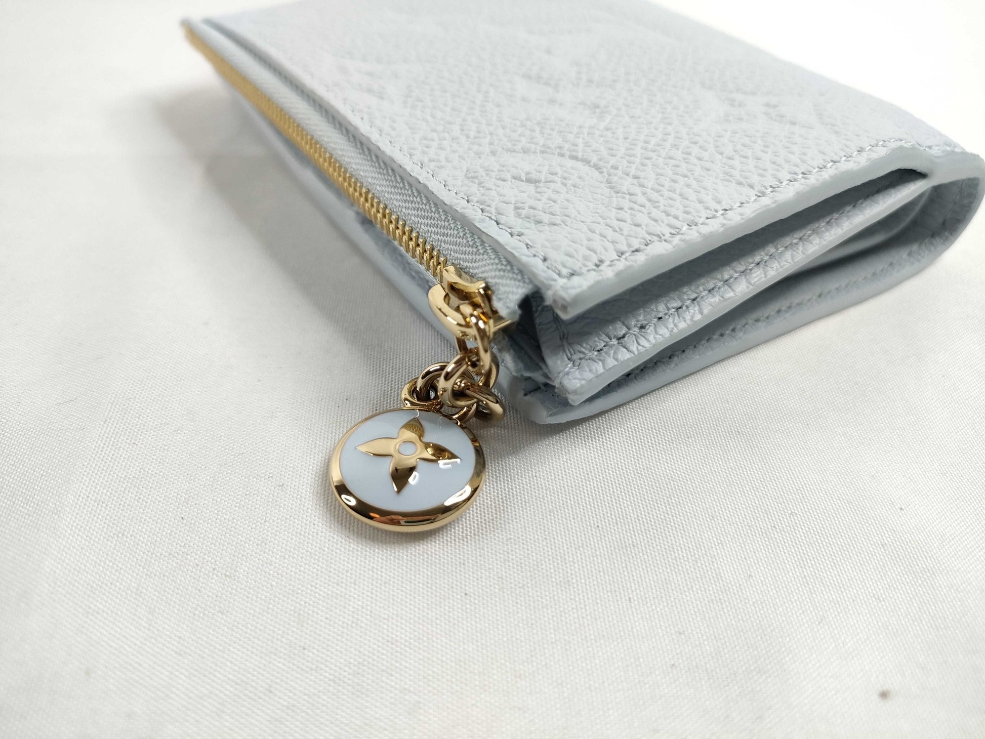 LOUIS VUITTON Brand new, unused Louis Vuitton Portefeuille Lisa in Azure Blue, Vivienne, with limited edition stamping, box, dust bag, wallet