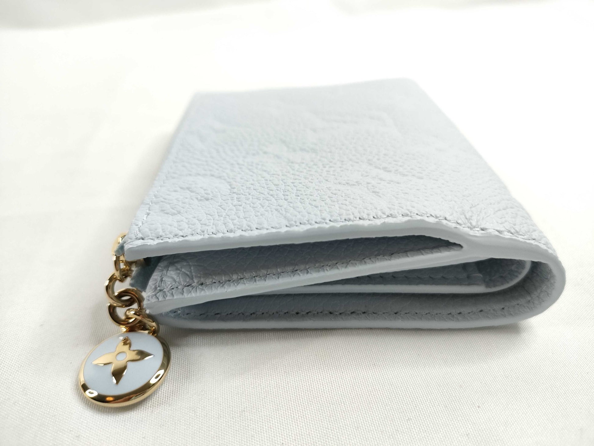 LOUIS VUITTON Brand new, unused Louis Vuitton Portefeuille Lisa in Azure Blue, Vivienne, with limited edition stamping, box, dust bag, wallet