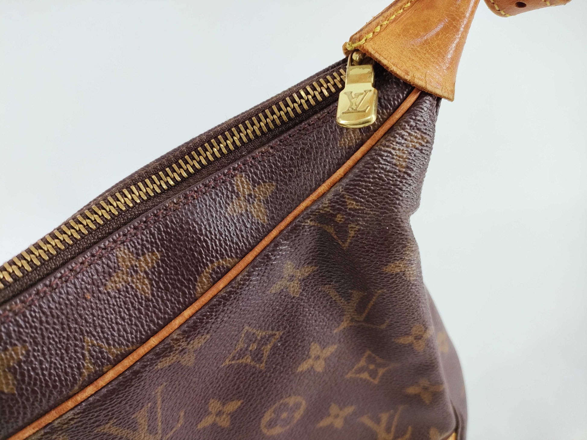 LOUIS VUITTON Monogram Louis Vuitton Shoulder Bag