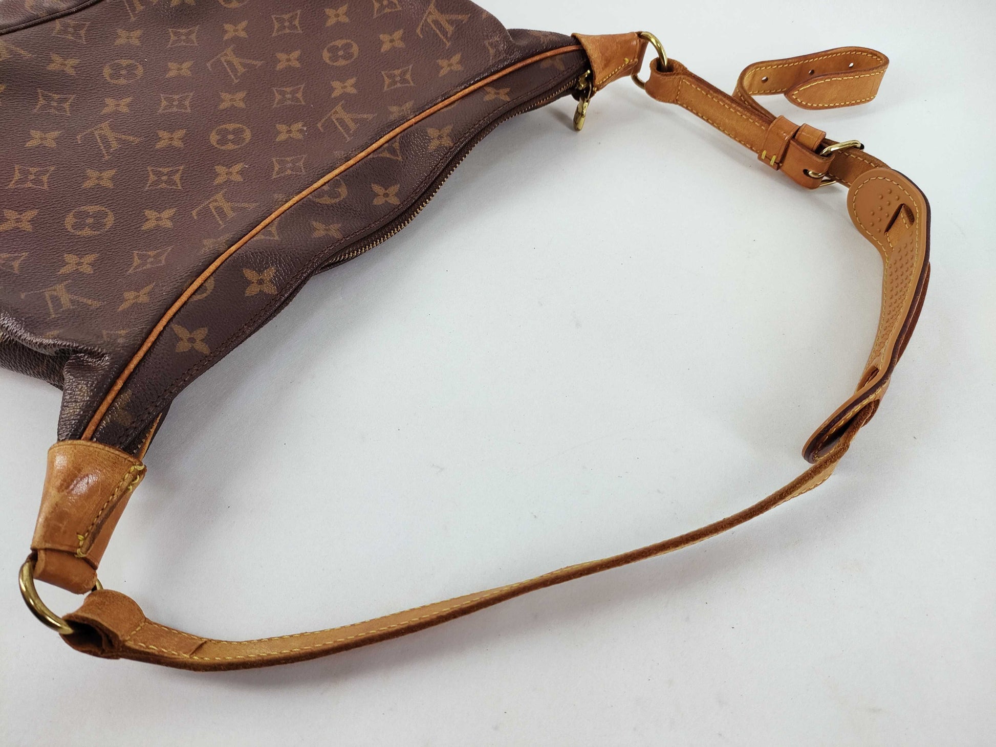 LOUIS VUITTON Monogram Louis Vuitton Shoulder Bag