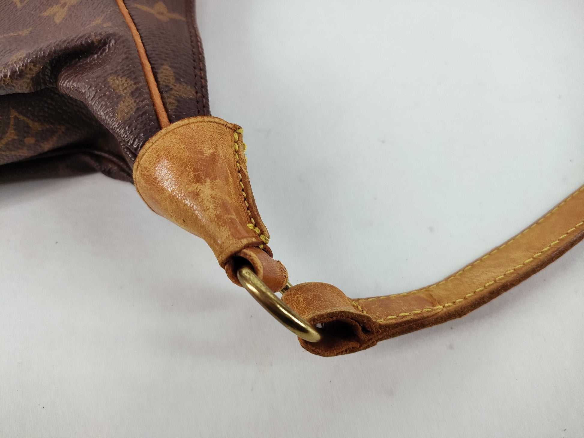 LOUIS VUITTON Monogram Louis Vuitton Shoulder Bag