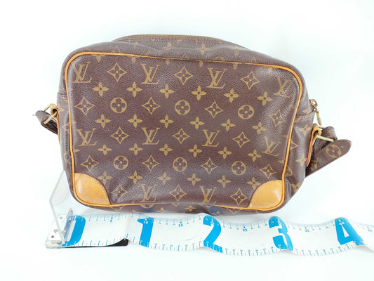 LOUIS VUITTON Monogram Louis Vuitton Shoulder Bag