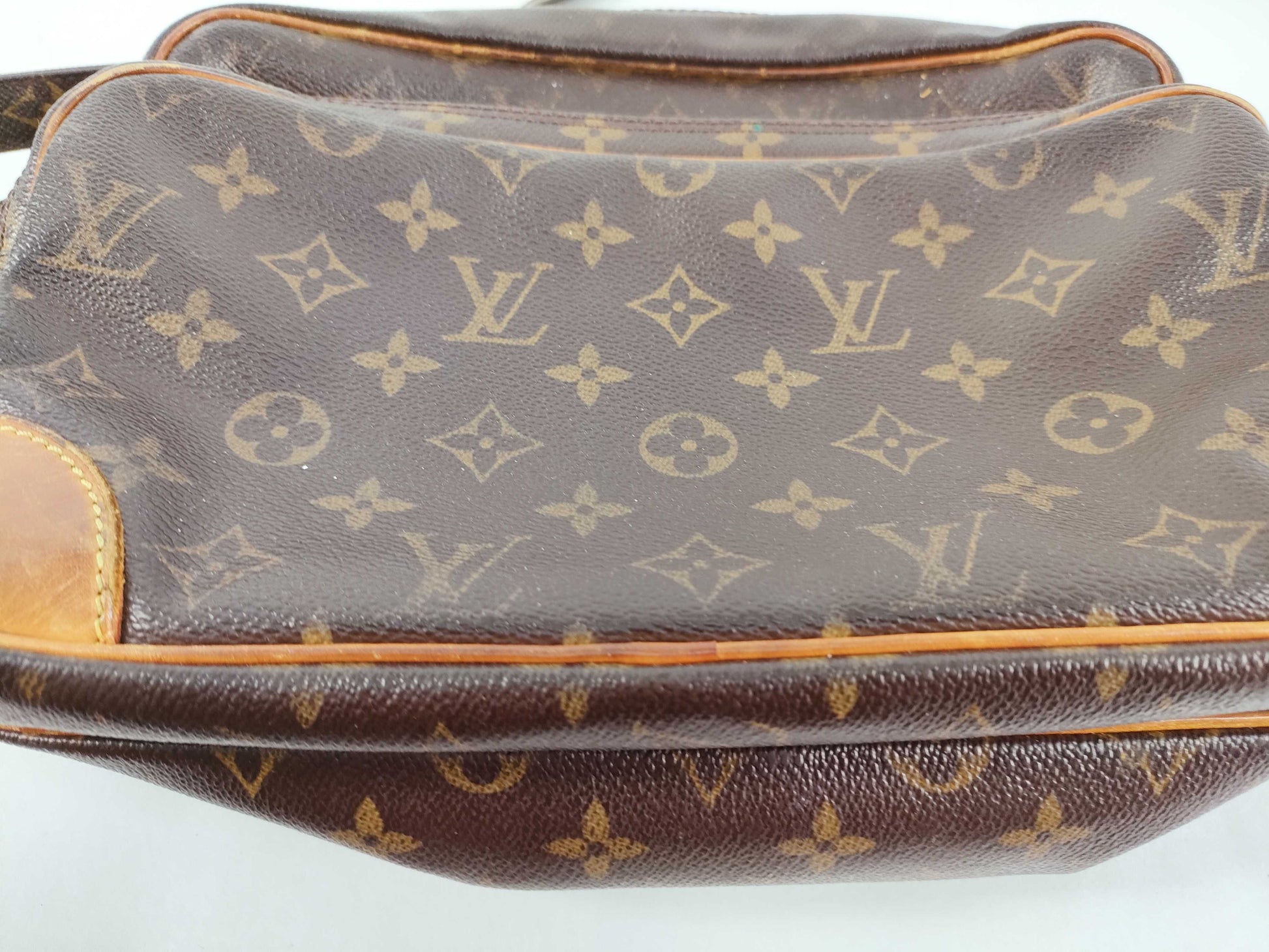 LOUIS VUITTON Monogram Louis Vuitton Shoulder Bag