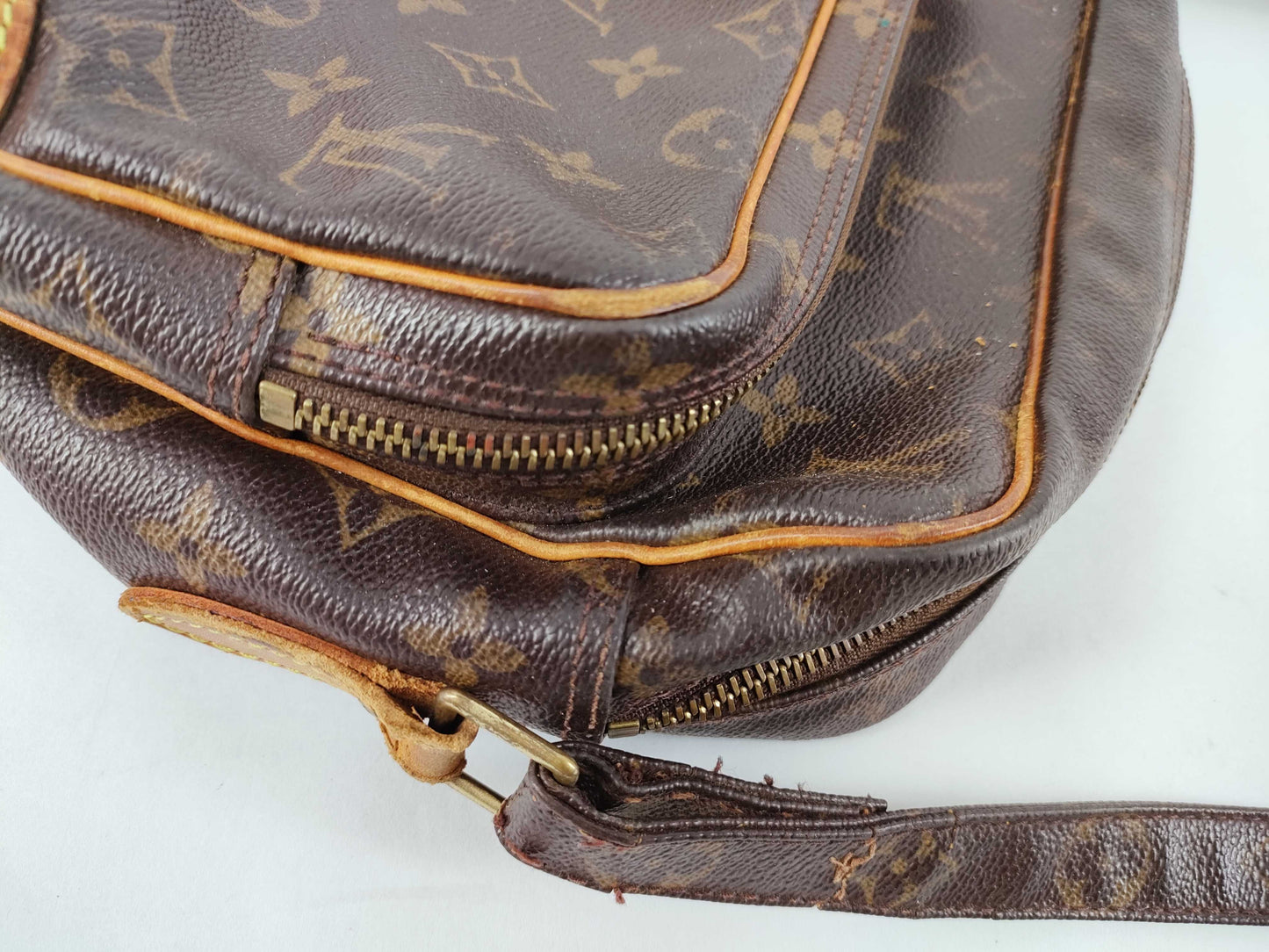 LOUIS VUITTON Monogram Louis Vuitton Shoulder Bag