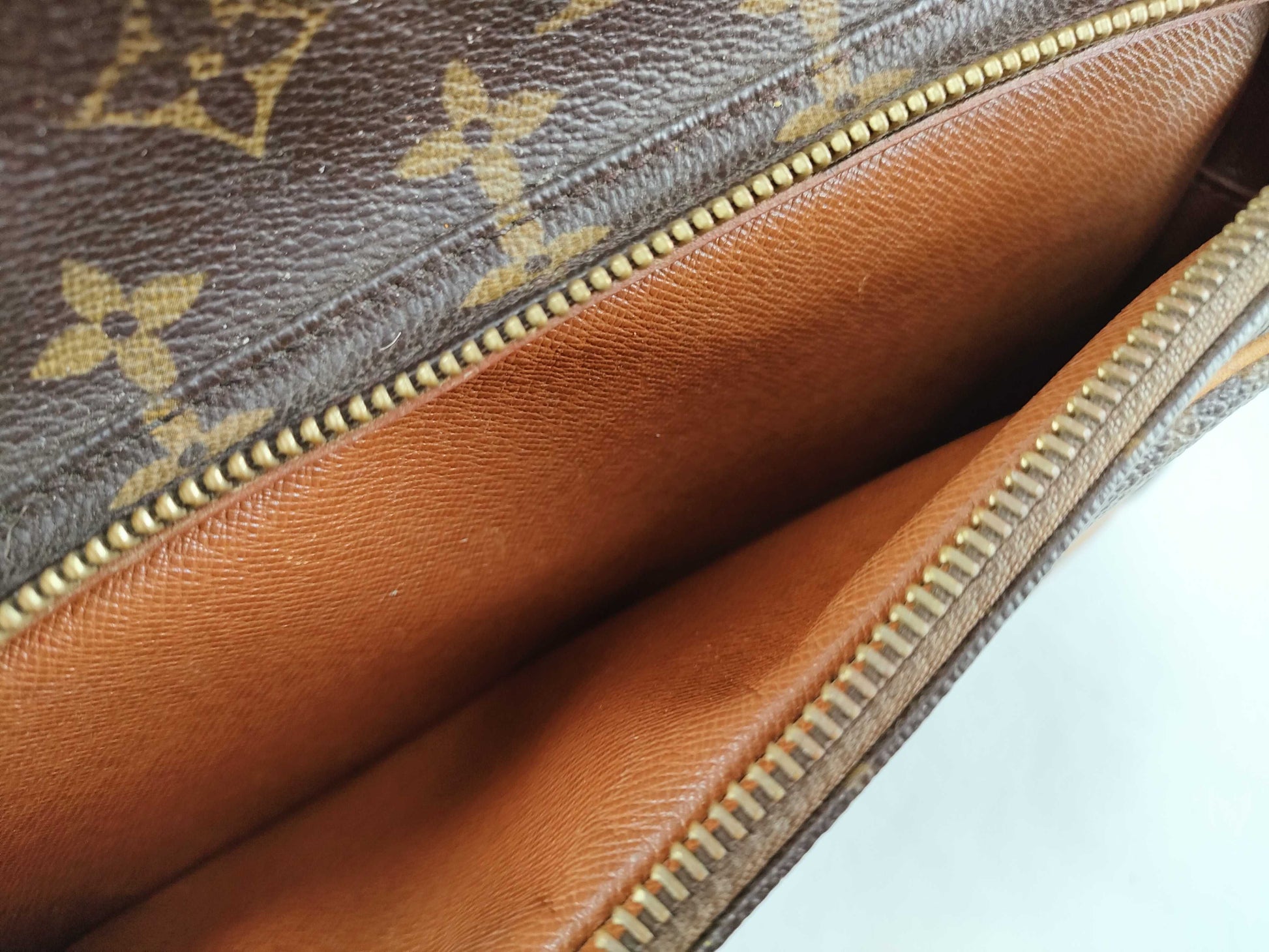 LOUIS VUITTON Monogram Louis Vuitton Shoulder Bag