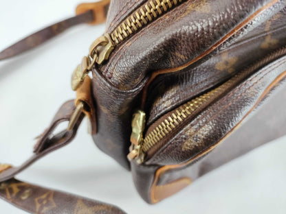 LOUIS VUITTON Monogram Louis Vuitton Shoulder Bag