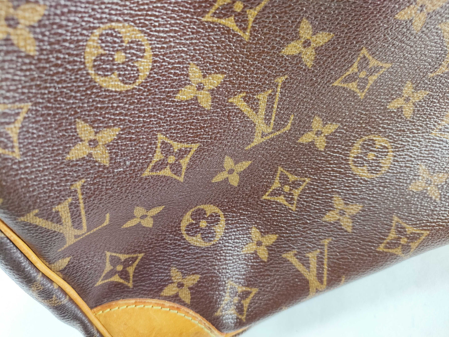 LOUIS VUITTON Monogram Louis Vuitton Shoulder Bag