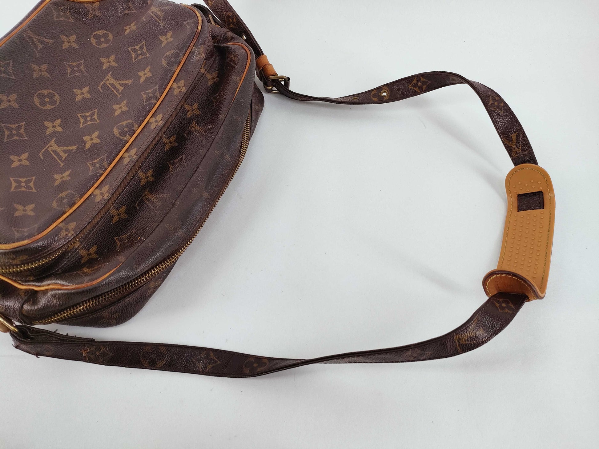 LOUIS VUITTON Monogram Louis Vuitton Shoulder Bag