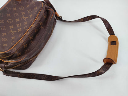 LOUIS VUITTON Monogram Louis Vuitton Shoulder Bag