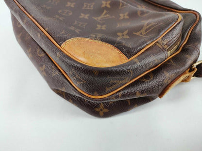 LOUIS VUITTON Monogram Louis Vuitton Shoulder Bag