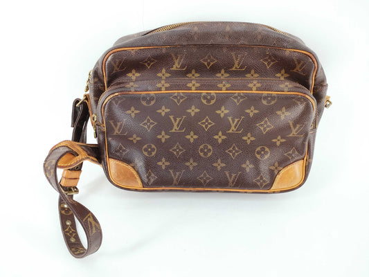LOUIS VUITTON Monogram Louis Vuitton Shoulder Bag
