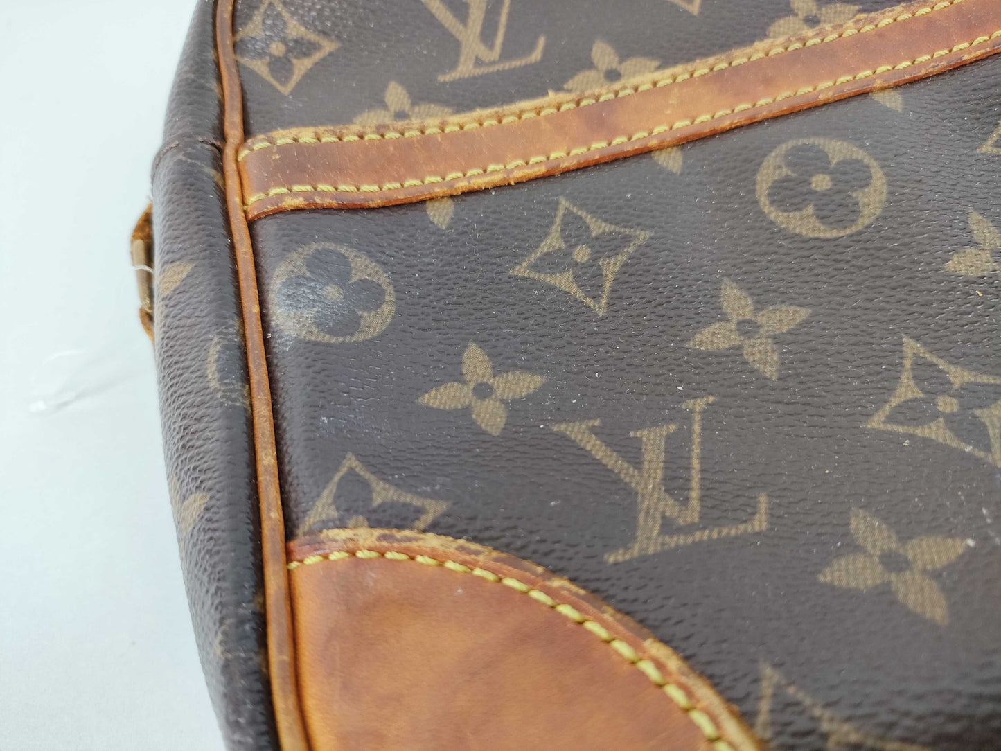 LOUIS VUITTON Monogram Louis Vuitton Shoulder Bag