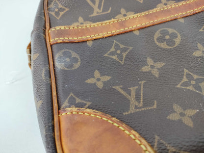 LOUIS VUITTON Monogram Louis Vuitton Shoulder Bag