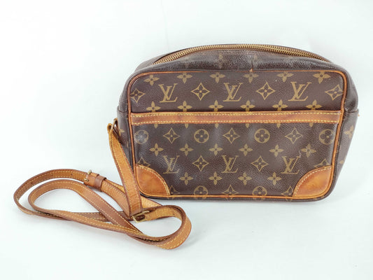 LOUIS VUITTON Monogram Louis Vuitton Shoulder Bag