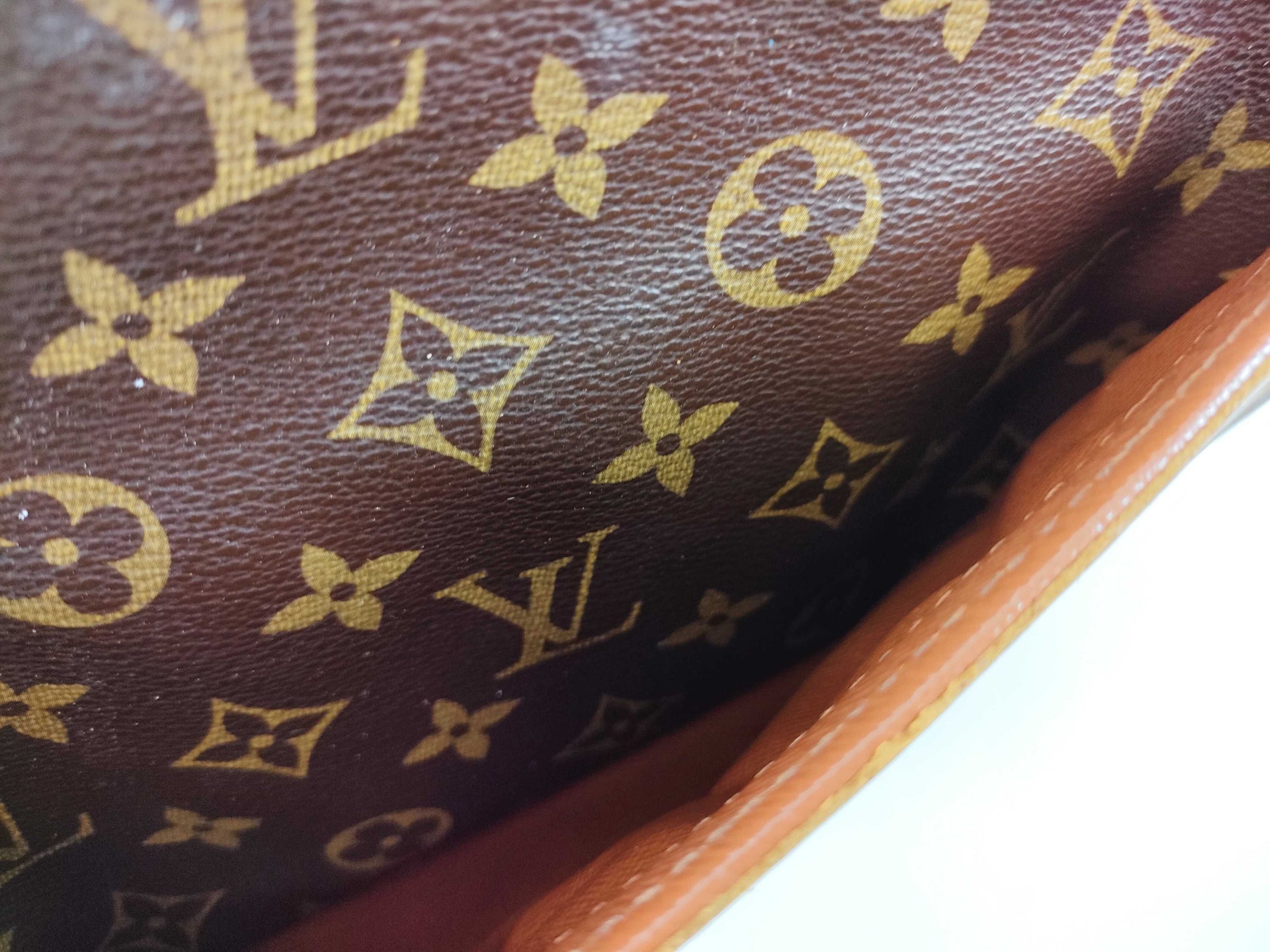 LOUIS VUITTON Monogram Louis Vuitton Shoulder Bag