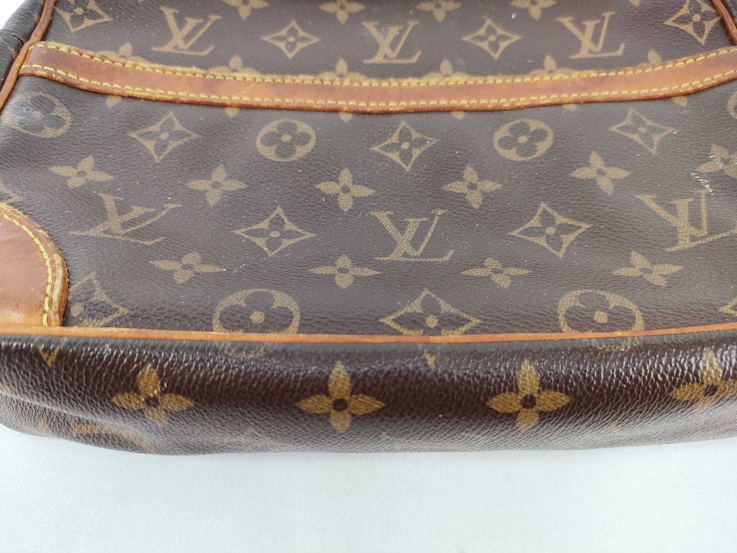 LOUIS VUITTON Monogram Louis Vuitton Shoulder Bag