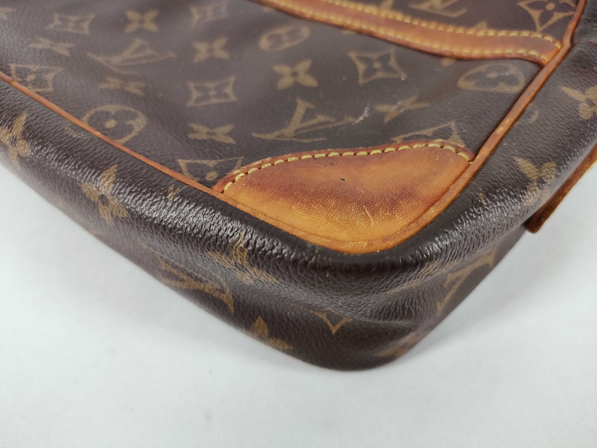 LOUIS VUITTON Monogram Louis Vuitton Shoulder Bag