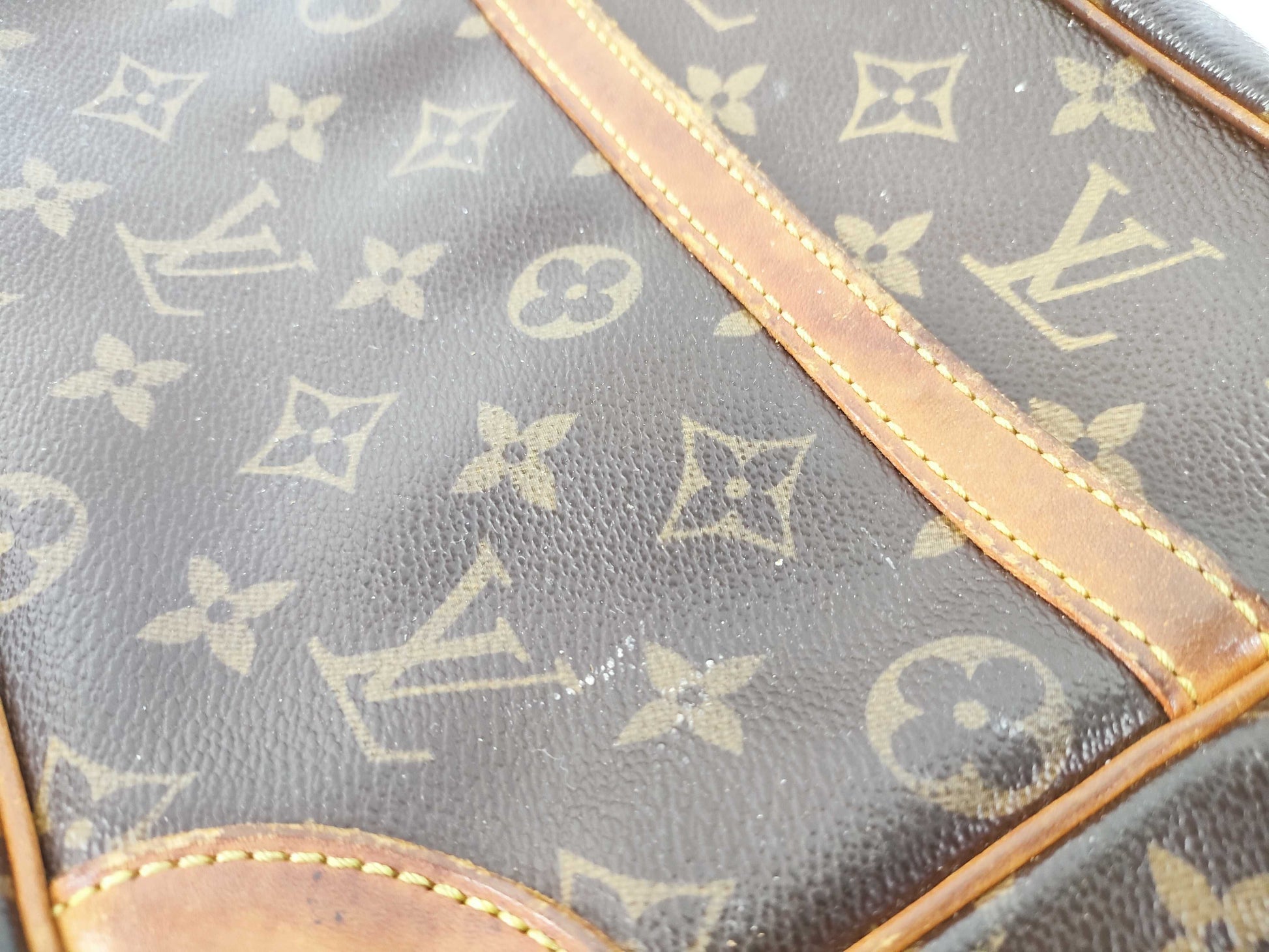 LOUIS VUITTON Monogram Louis Vuitton Shoulder Bag