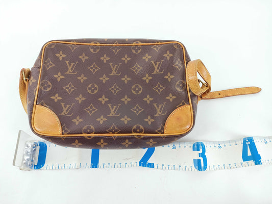 LOUIS VUITTON Monogram Louis Vuitton Shoulder Bag