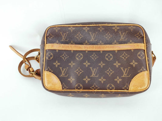 LOUIS VUITTON Monogram Louis Vuitton Shoulder Bag