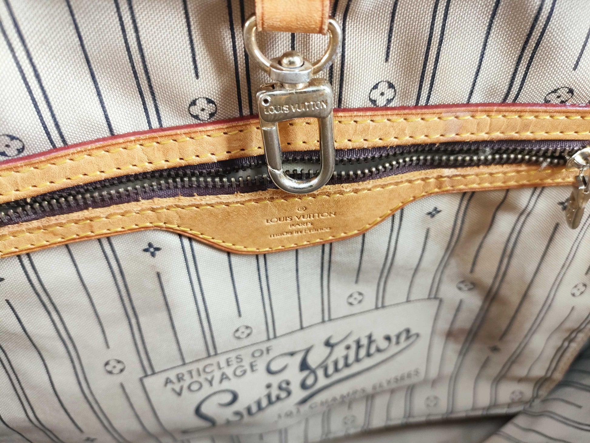 LOUIS VUITTON Monogram Louis Vuitton Tote Bag