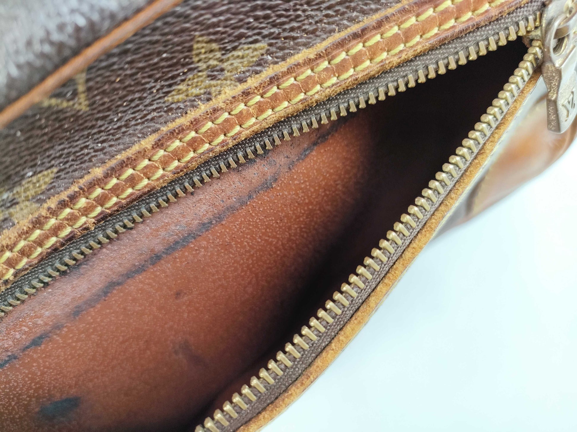 LOUIS VUITTON Monogram Louis Vuitton Second Bag
