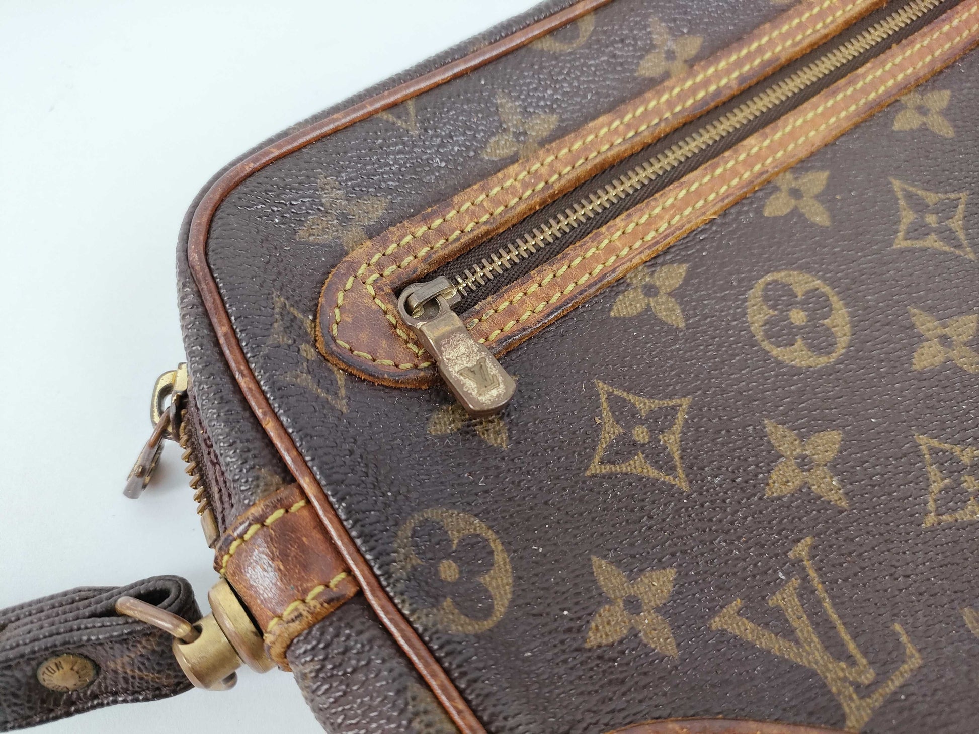 LOUIS VUITTON Monogram Louis Vuitton Second Bag